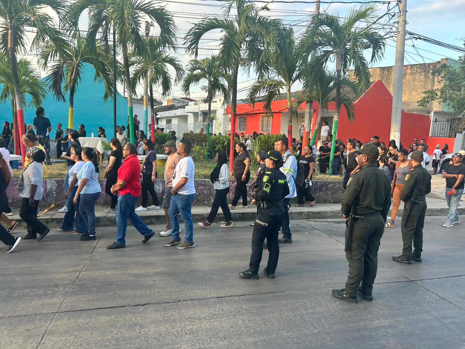Policía acompaña procesiones en los diferentes barrios durante Semana Santa